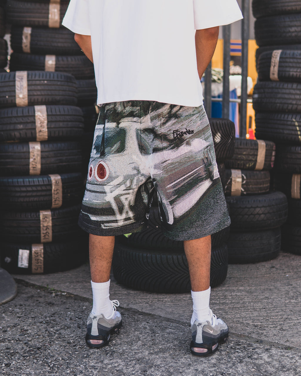 SKYLINE TAPESTRY BAGGY SHORTS
