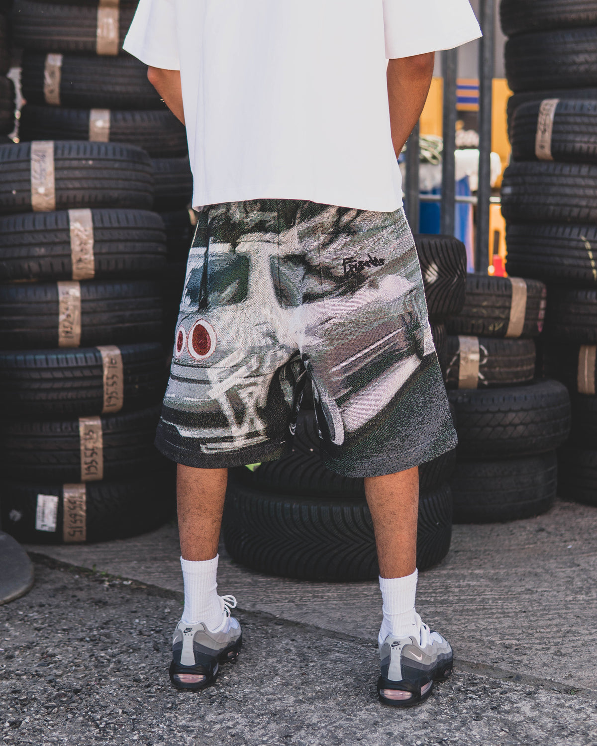 SKYLINE TAPESTRY BAGGY SHORTS