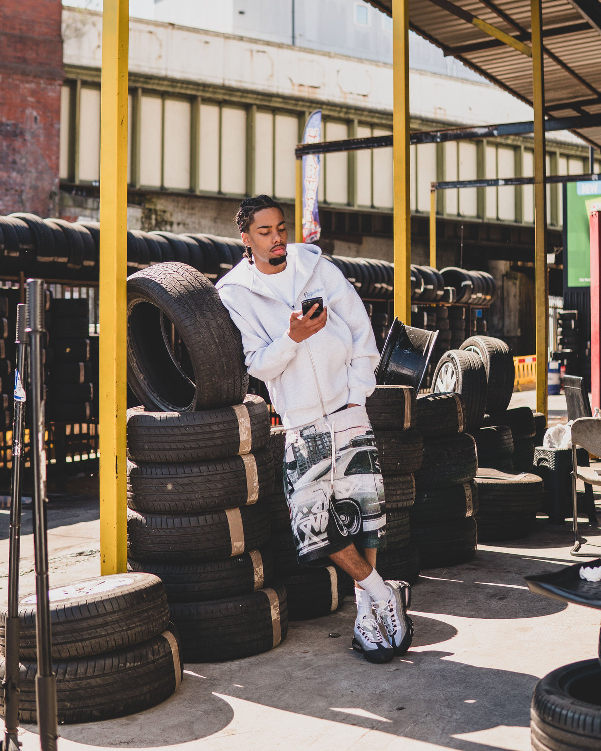SKYLINE TAPESTRY BAGGY SHORTS