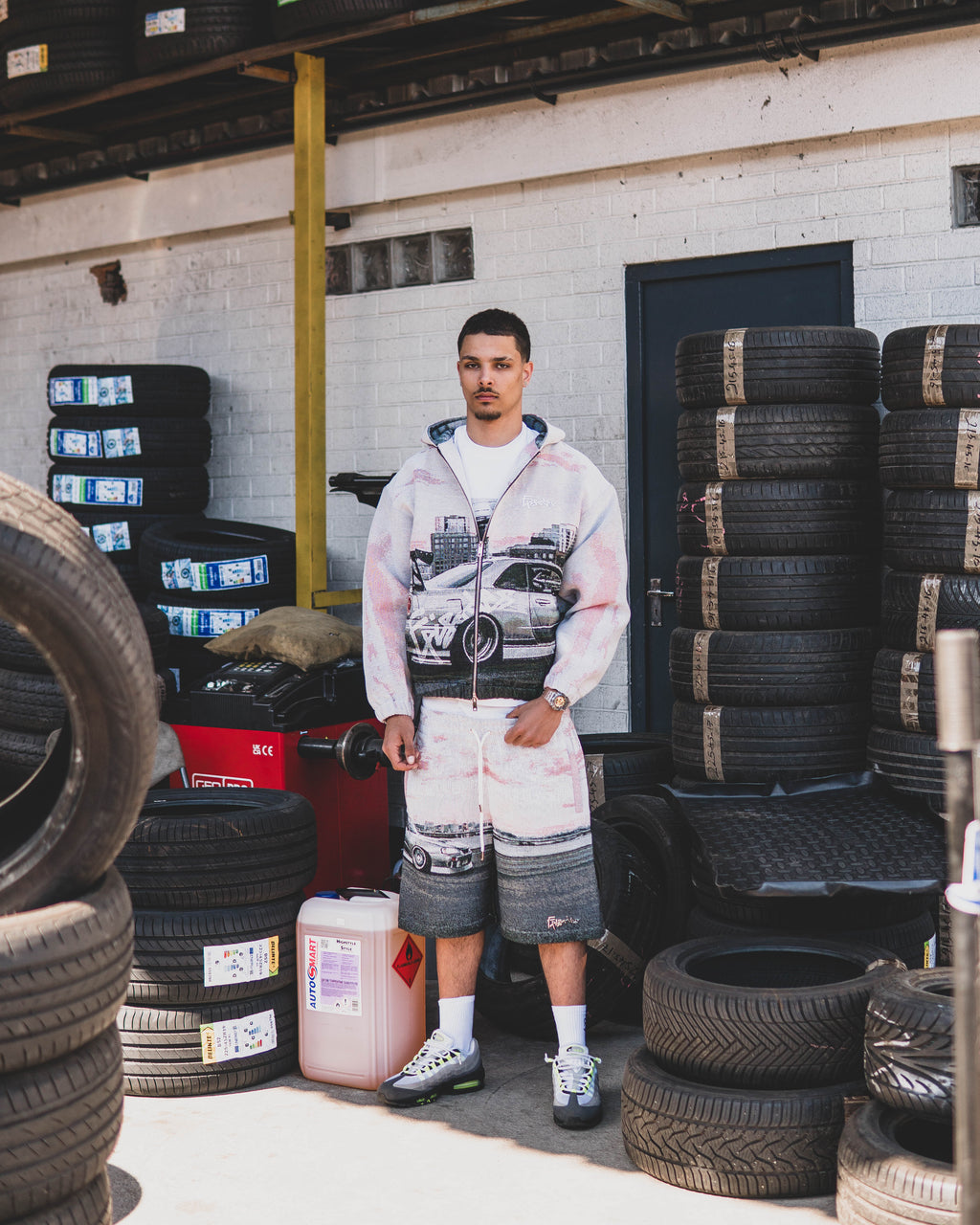 SKYLINE TAPESTRY BAGGY SHORTS