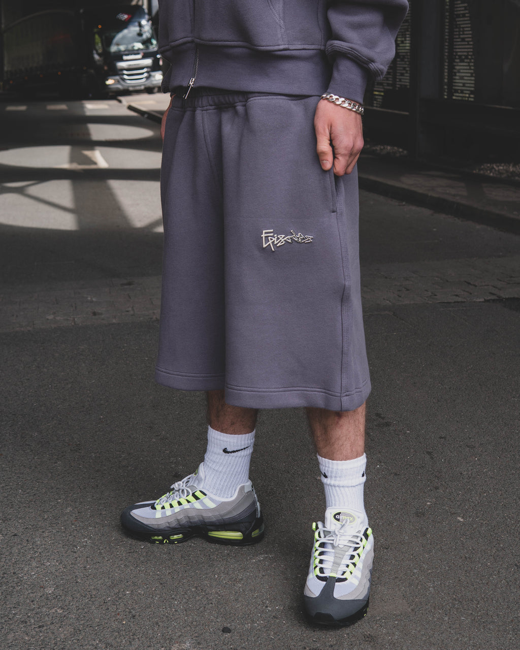 TAG BAGGY SHORTS [630GSM]
