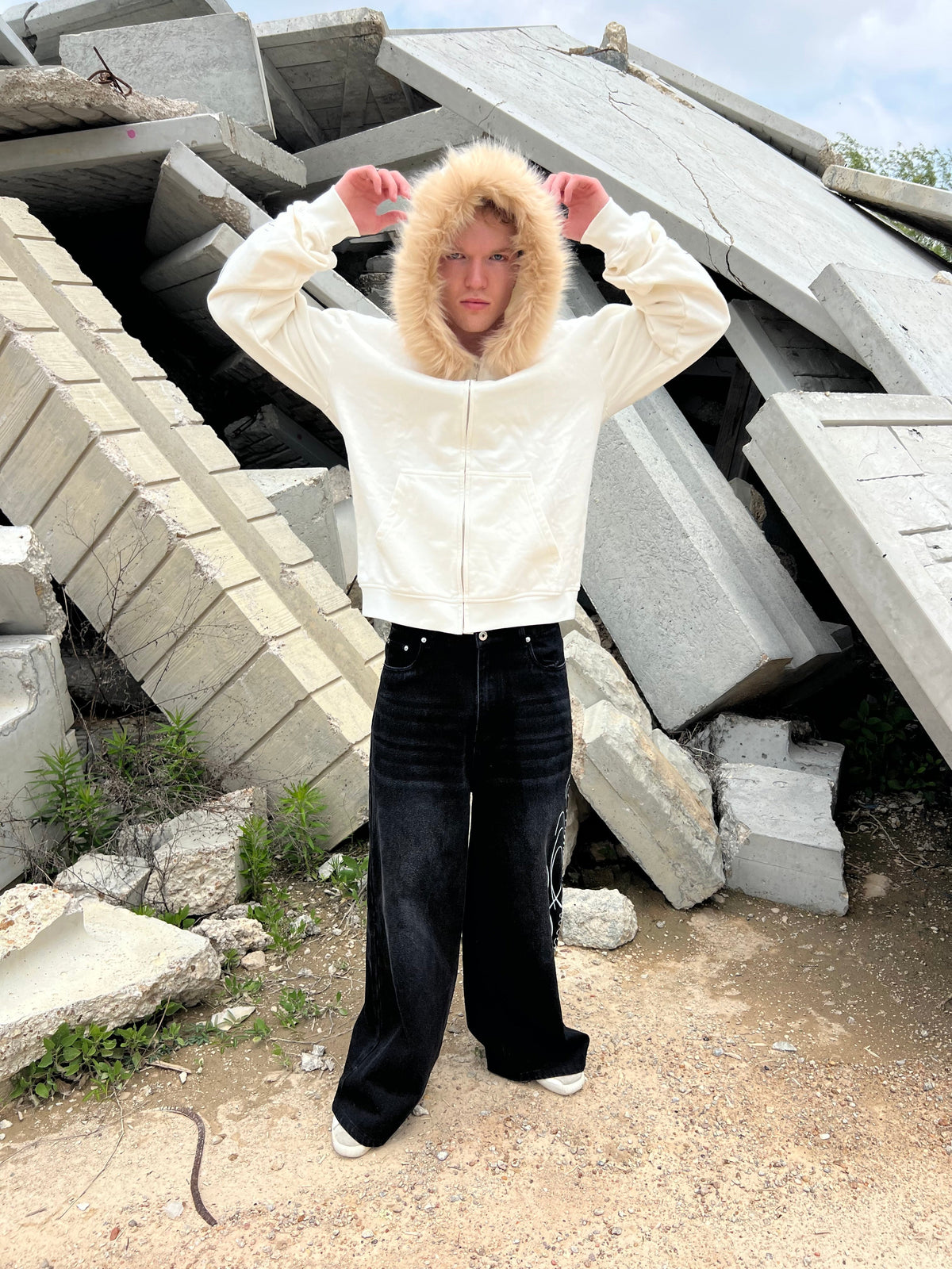 "signature II" fur hood zip up white