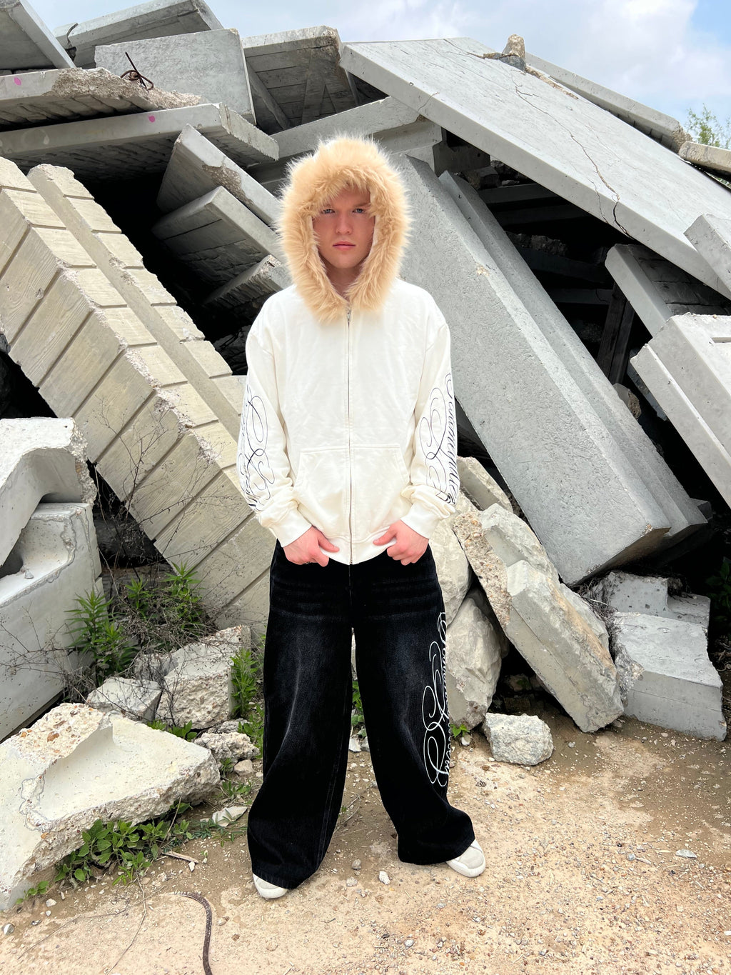 "signature II" fur hood zip up white