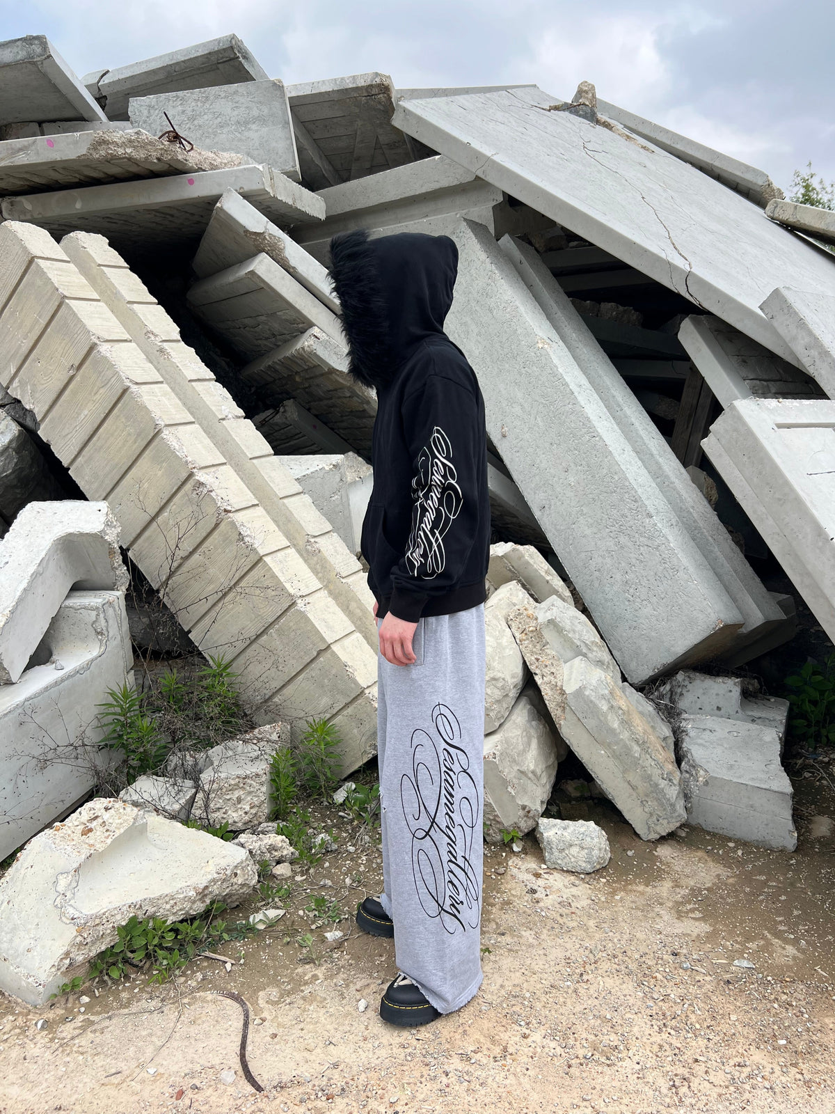 "signature II" fur hood zip up black
