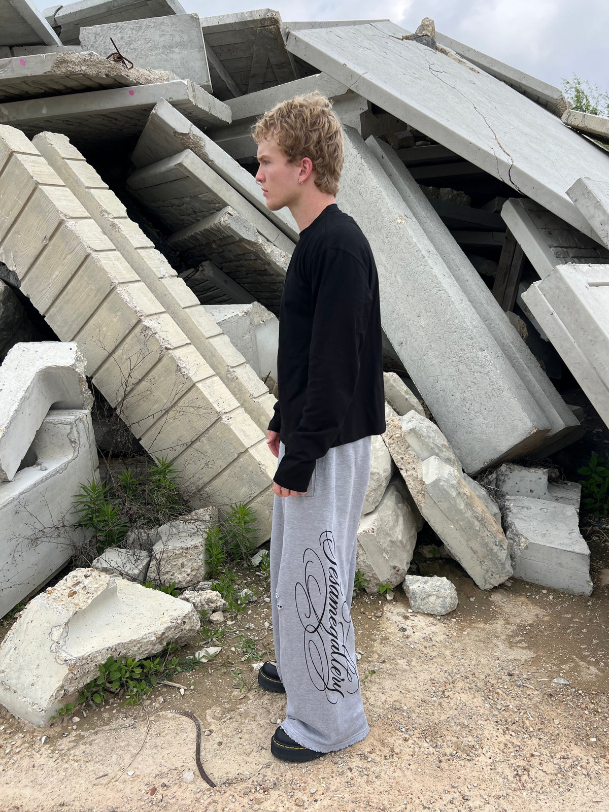 "signature II" long sleeve black