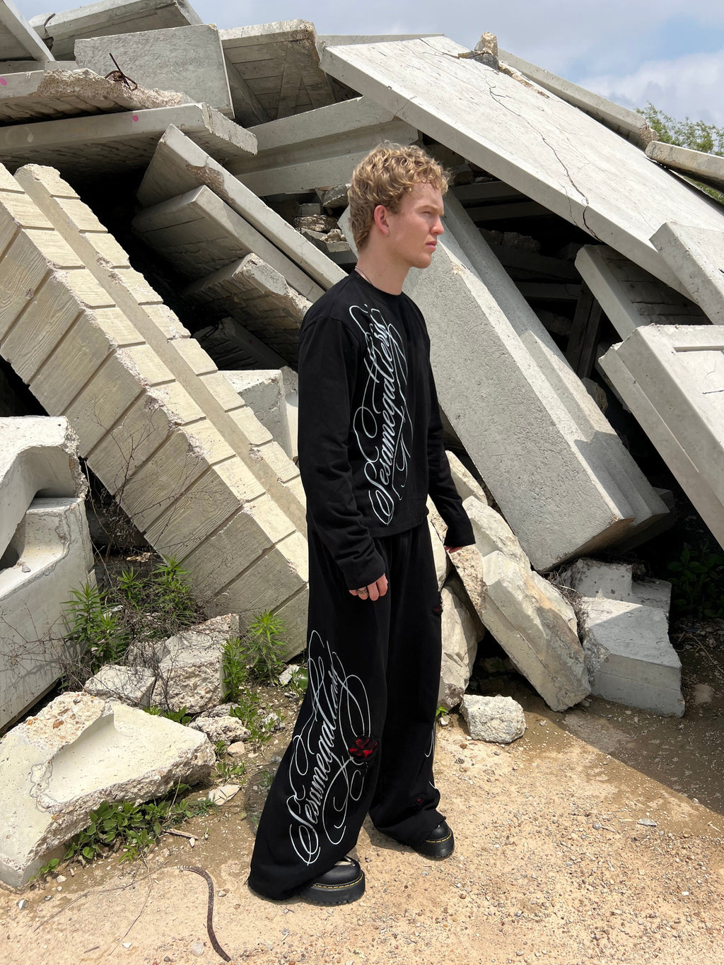"signature" sweats black