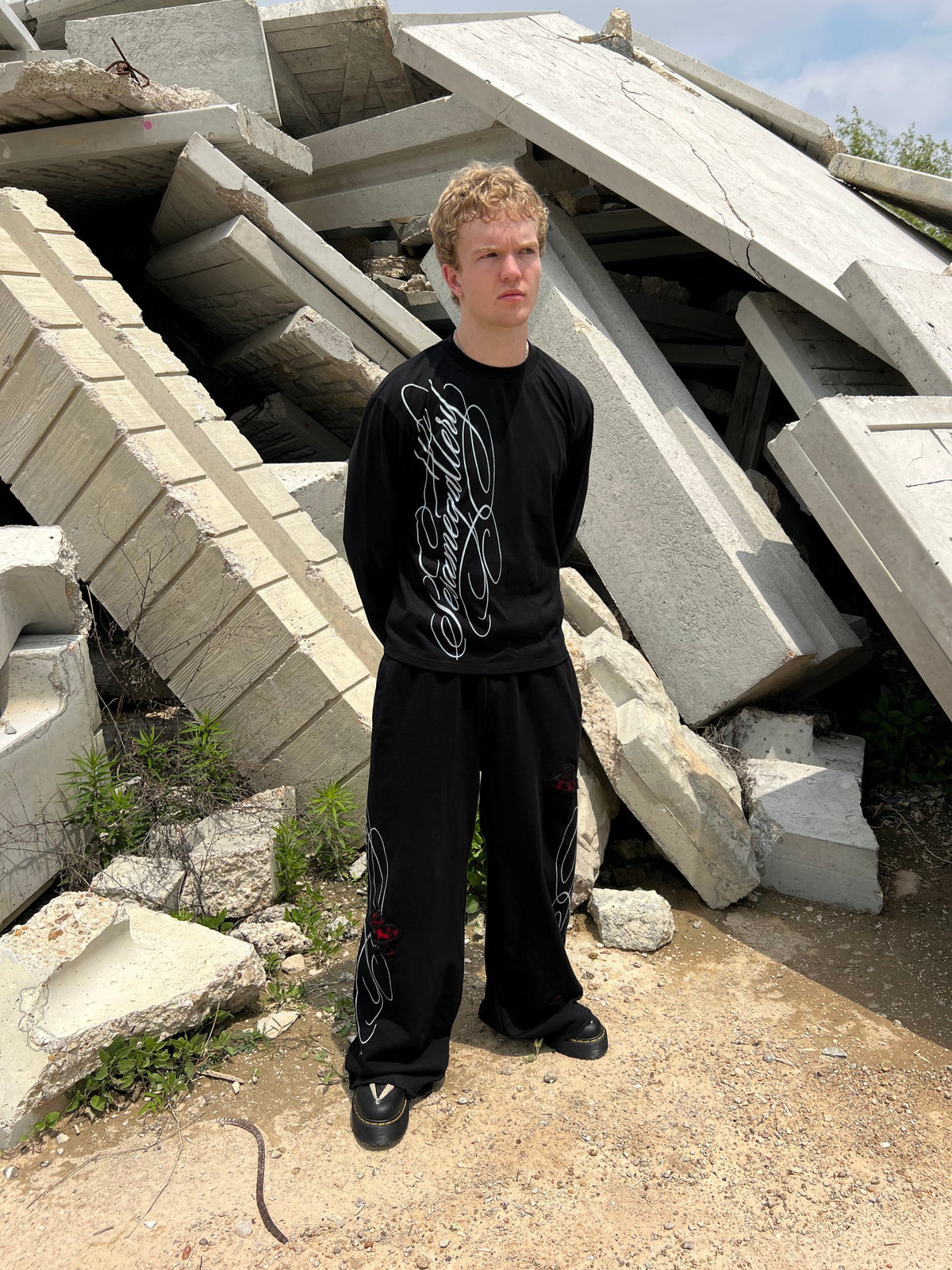 "signature" sweats black