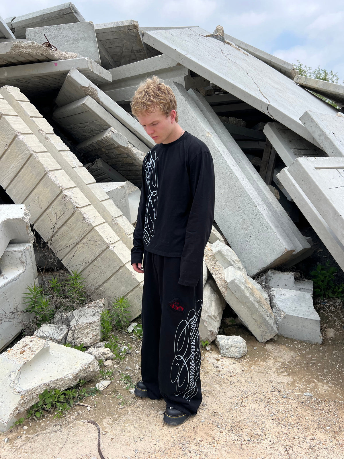"signature II" long sleeve black