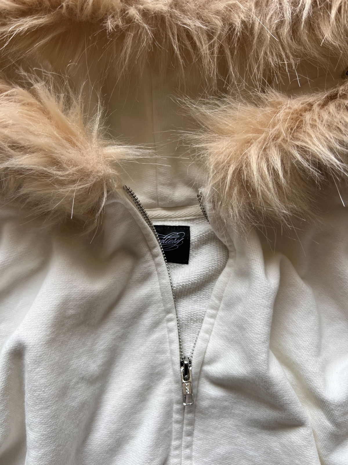 "signature II" fur hood zip up white